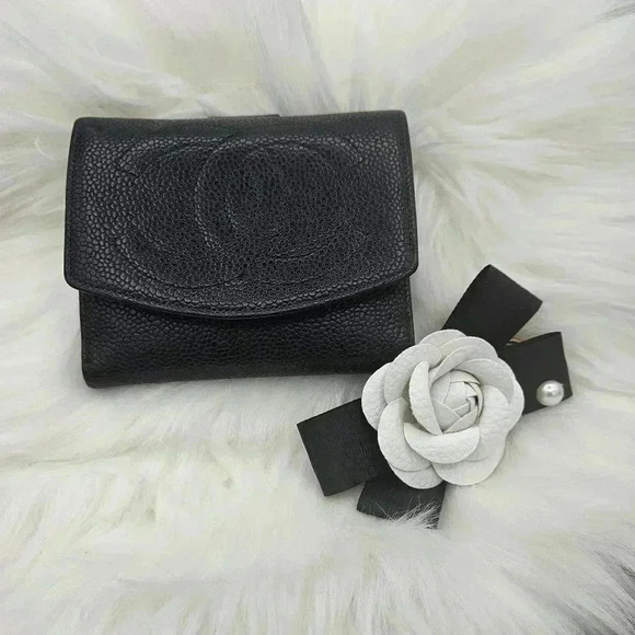 Chanel  Caviar Skin Fold Wallet - Picture 1 of 14